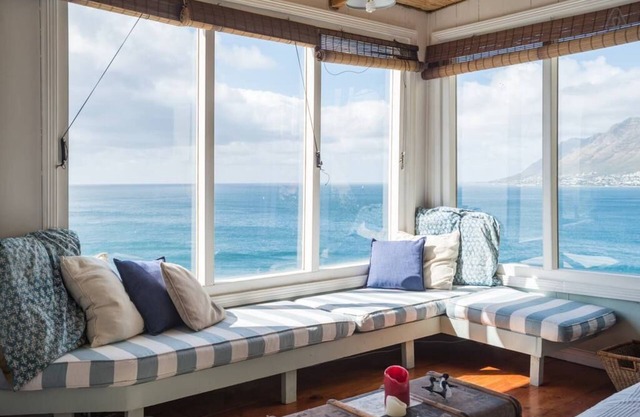 Whale Cove Cottage - Watch the ocean from your bed