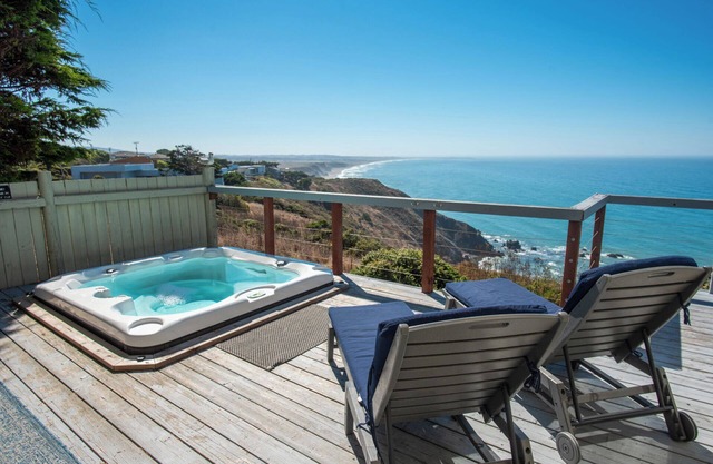 Whale Watchers Bluff - Amazing Panoramic Views!