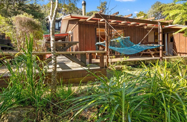 WHARE PARAURI - TATA BEACH HOLIDAY HOME, with a garden in Tata Beach