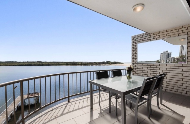 Wharf Lodge 2 Bedroom River View Apartment