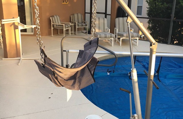 Wheelchair Accessible/Roll In Shower, Private Luxury Holiday Retreat near Disney