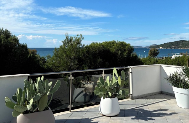 Where the Sunset Meets the Sea - Panoramic penthouse a stone's throw from the beach