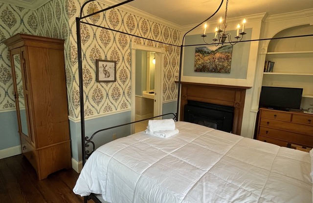 Whimsical Room & Private Bathroom in Historic Inn