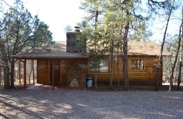 Whispering Pines - Cabin *9 (2 Bedroom)