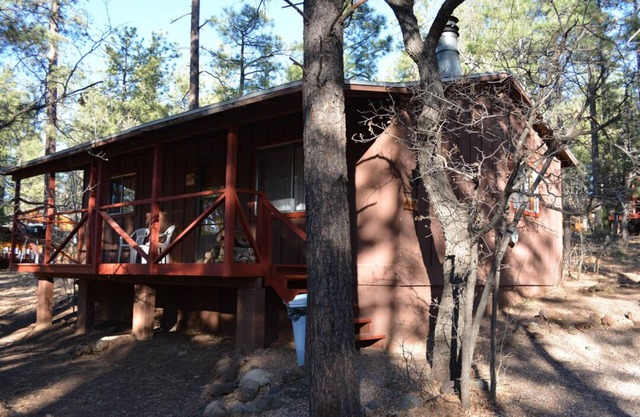 Whispering Pines - Cabin 35 (Spa Tub)