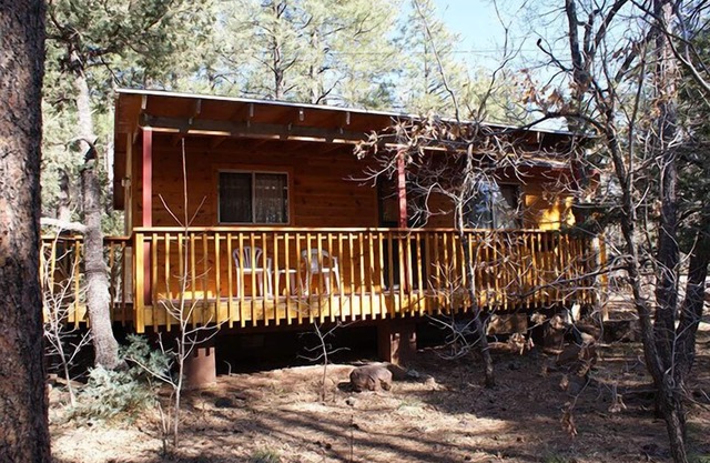 Whispering Pines - Cabin 30 (Spa Tub)