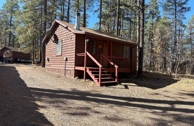 Whispering Pines Resort-Cabin #1(Highway Front)