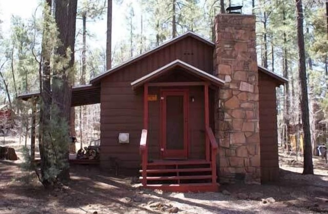 Whispering Pines Resort- Cabin #5