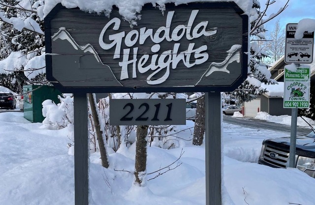 Whistler Luxury Townhouse - steps to Creekside Gondola