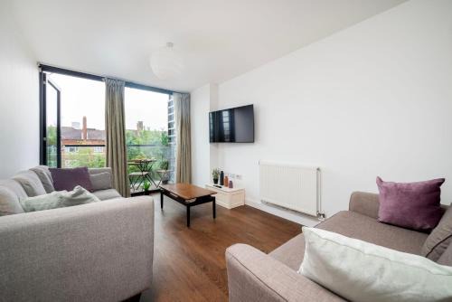 White City Stylish Home by StayStayStay