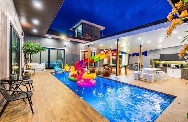 White Cloud & Brown Sand Luxury Pool Villa Cha-Am