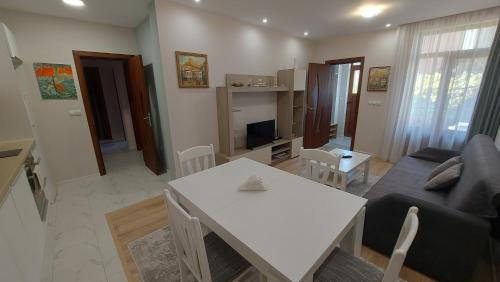 White grapes apartment