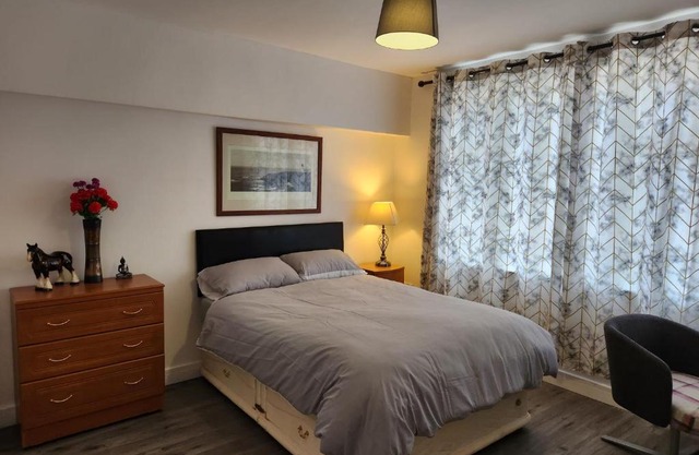 White House Ensuite double bedroom