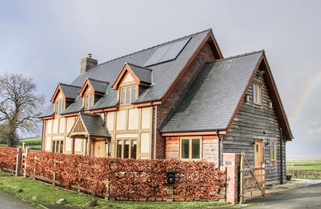 WHITE HOUSE, pet friendly, luxury holiday cottage in Montgomery