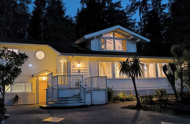 White House Tofino-Downtown Villa