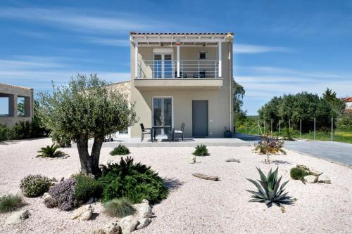 White Lotus Jacuzzi Villa, Afitos #FeelsLikeHome
