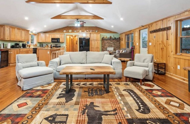 White MountainGetaway w/Hot Tub|Play area|Fire Pit