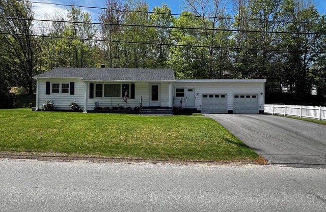 White Mountains! Home w/direct ATV access, nearby hiking/snowmobile trails.