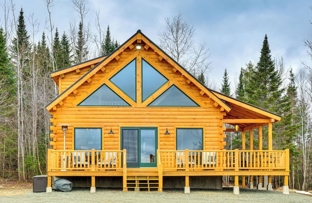 White Mtn Views: Idyllic Log Cabin in Jefferson!