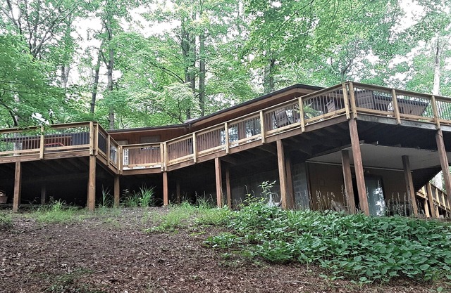 "White Oak Hideaway" - Very Private, Huge Deck, and Lake View