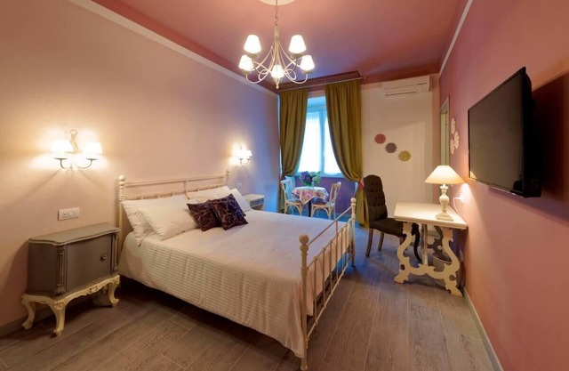 WHITE RIBBON UNMISTAKABLE SHABBY CHIC APARTMENT