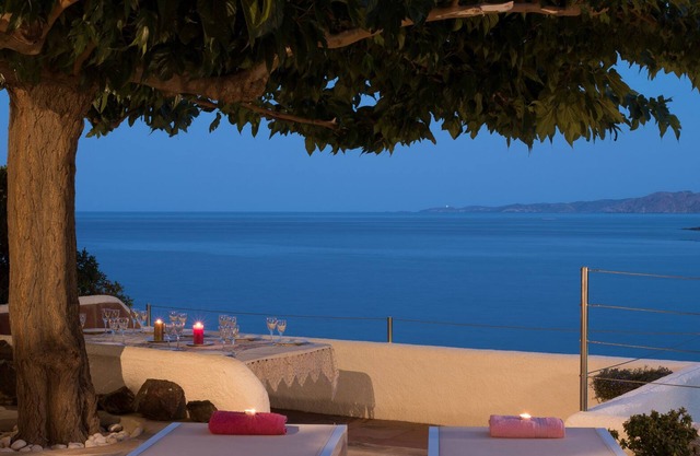 White Rock Villa with breathtaking views and pool