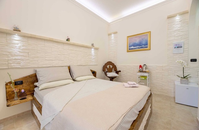 White Room - B&B Pilella: Elegance by the Sea