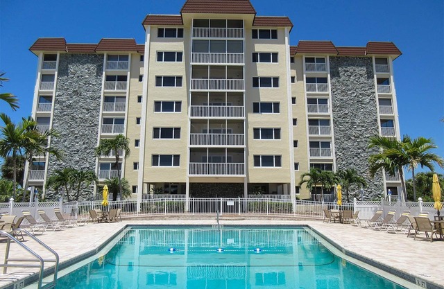White Sands and Sunshine! 2B/2B Tropical Island Condo Beachside w/Large Pool At Bargain Price!