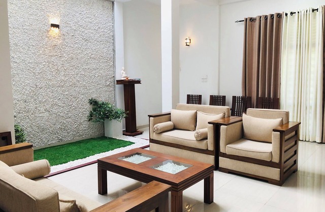 White Square Home-stay