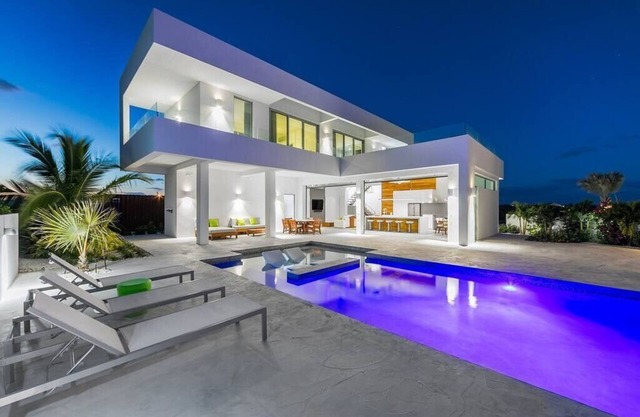 White Villas - Family Beachside Villa with Pool (2