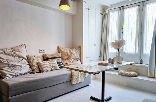 White Wilde beautiful apartment in the heart of Amsterdam