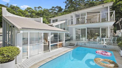 Whitecaps - Pearl Beach, heated pool, walk to beach