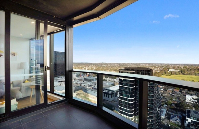 Whitehorse Towers - 27th Floor Executive Apt