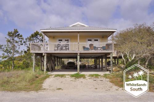 WhiteSands - Unwind at this duplex only walking distance from beach