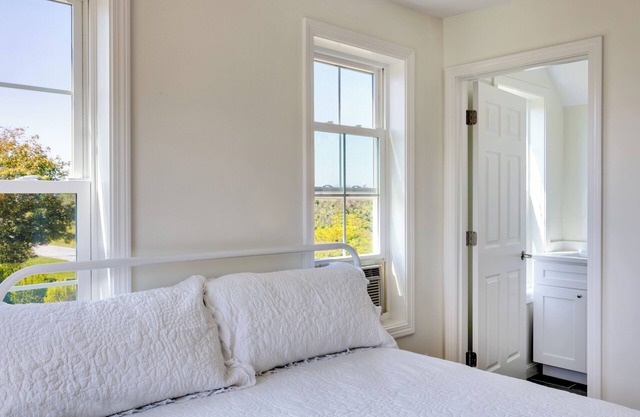 Whitestone Cottage: Pet-Friendly Nightly House Rental on Block Island