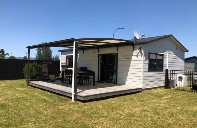 Whitianga Kiwi Bach*