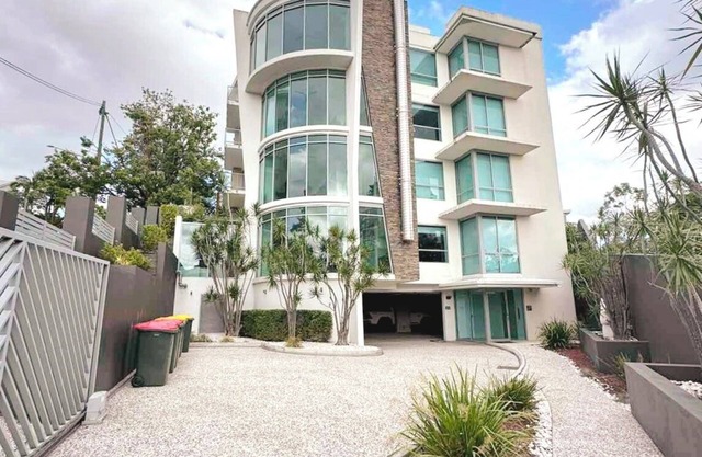 Whole Floor Luxury APT L3 POOL*FIREWORKS*SPACIOUS* Million dollar city view!