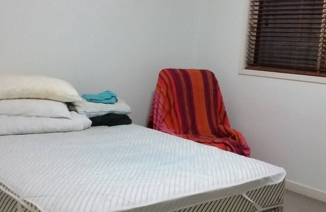Whole House 3 floors 3 bed 2.5 bath Parking