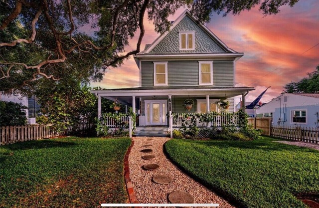 Whole House w/cottage sleeps 14 total
