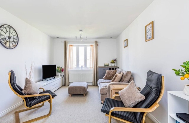 Whyke Haven * Modern Apartment w/Private Parking