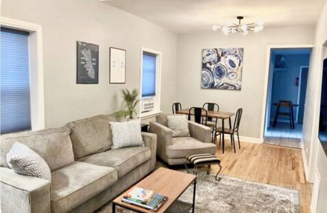 Wicker Park 2Bdrm 10 min to Downtown Last Minute Special 99.00 Sept 14-18