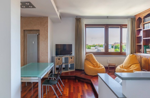 Wide apartment close to the center, Stadium, Sanctuary of San Luca.