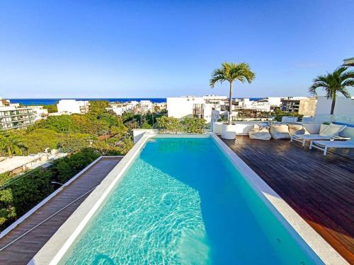 Wide Studio with Sunny Balcony Pool Gym Steps 2 Beach