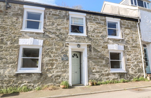 WIDGEONS KEEL, pet friendly, character holiday cottage in Flushing