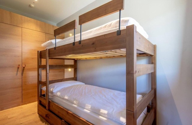 Wifi, 250m from shops, sauna, hammam, balcony, tv, ski locker, 62m², Vercorin
