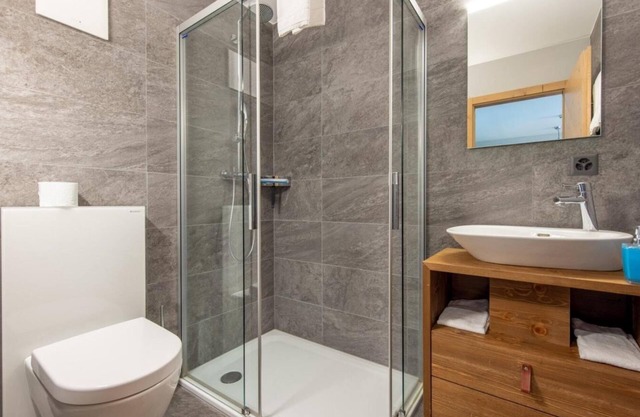 Wifi, 250m from shops, sauna, hammam, terrace, tv, ski locker, 58m², Vercorin