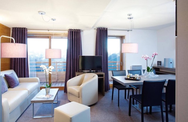 Wifi, 250m from ski lifts, fitness, swimming pool, hammam, balcony, tv, 55m², Alpe d'Huez