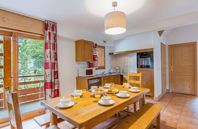 Wifi, 50m from ski lifts, fitness, swimming pool, sauna, hammam, balcony, parking, tv, 71-74m²