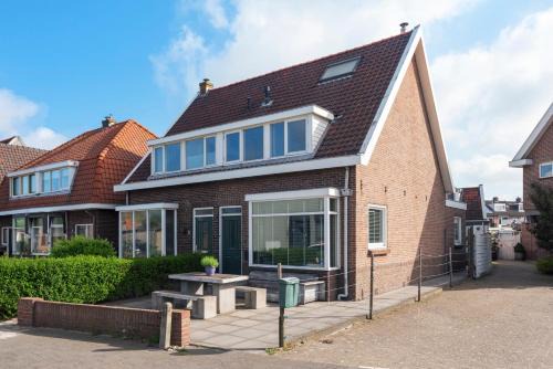 Wijkiki Surf House