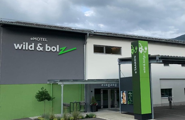 wild & bolz eMotel